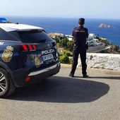 La Policía Nacional detiene en Benidorm a un varón por el presunto hurto de tres teléfonos móviles de alta gama La Policía Nacional detiene en Benidorm a un varón por el presunto hurto de tres teléfonos móviles de alta gama