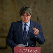 Carles Puigdemont, durante un acto homenaje al músico Pau Casals con motivo de los 50 años de su muerte./ EFE/David Borrat