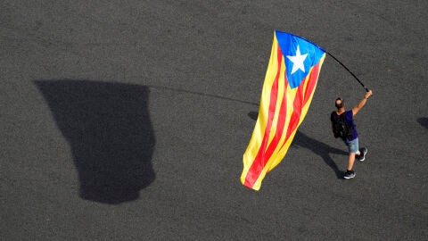 Personas F&iacute;sicas: "Puigdemont parece el salvador del independentismo"