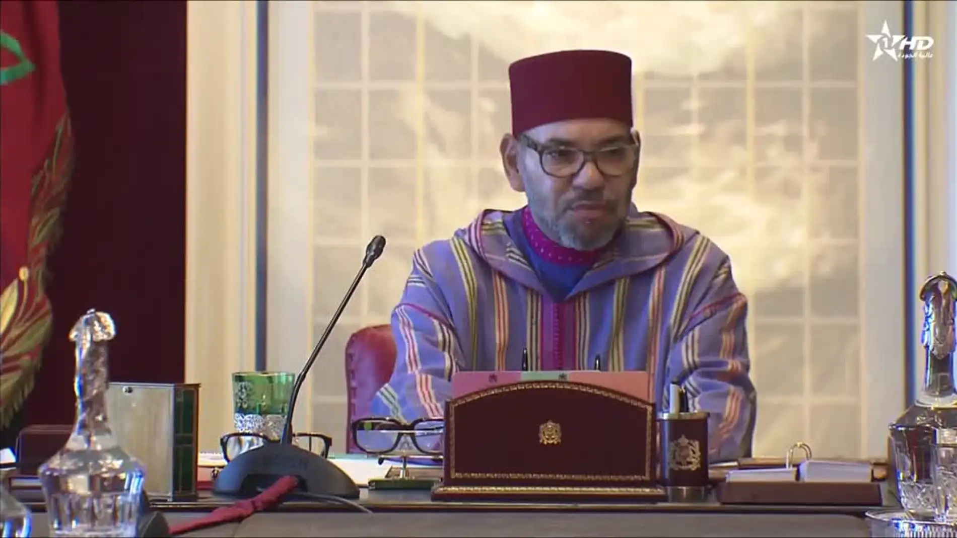 El rey Mohamed VI presidiendo la reunión del gobierno para analizar los efectos del terremoto/ AL OULA TV/ vía Reuters