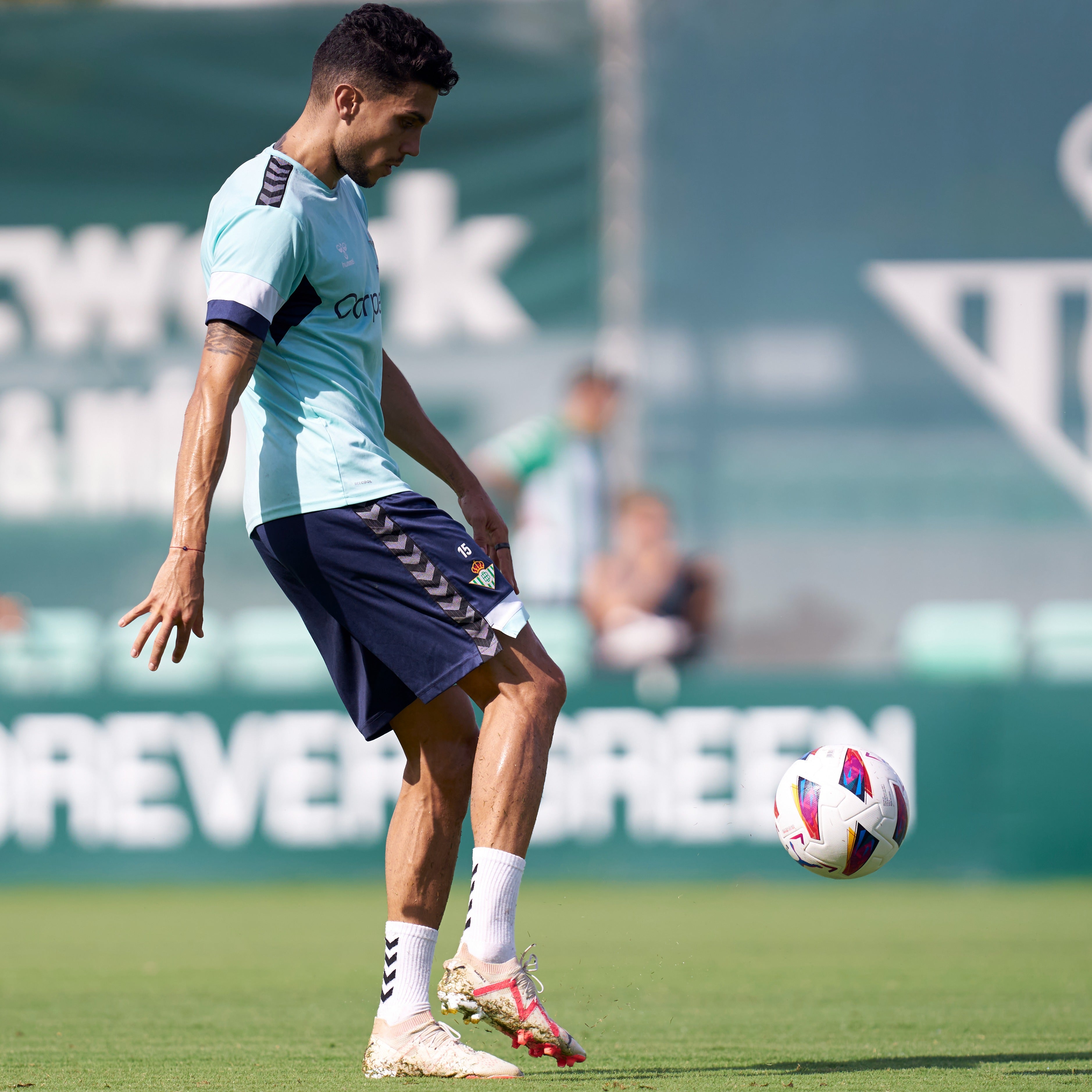 Pellegrini, con multitud de ausencias para preparar el Barça-Betis Pellegrini, con multitud de ausencias para preparar el Barça-Betis