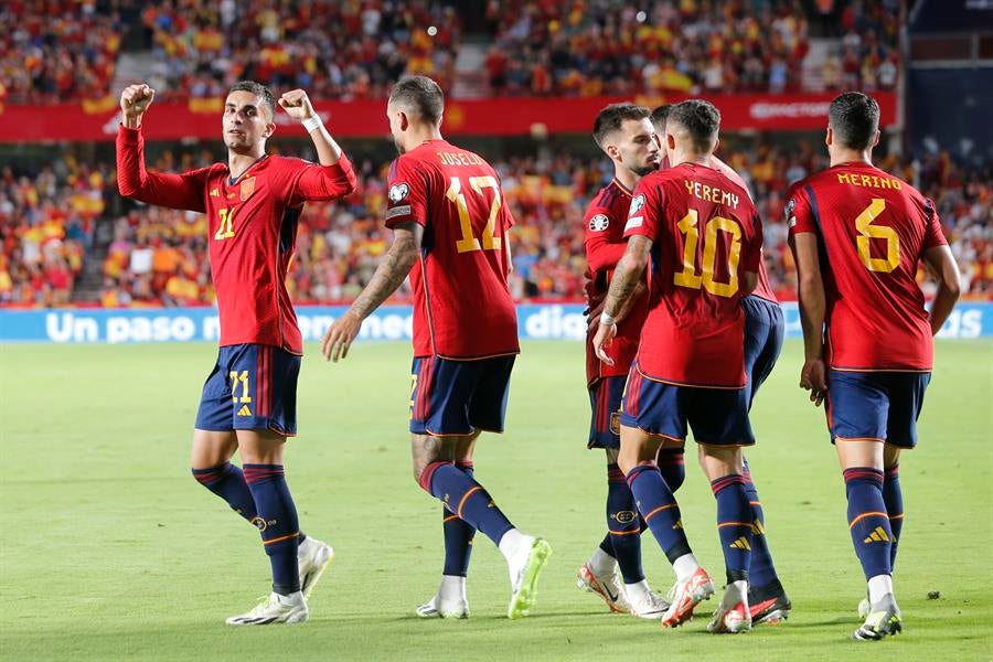 España arrolla a Chipre y continua su idilio con el gol España arrolla a Chipre y continua su idilio con el gol