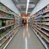 Lineal de un supermercado con los precios
