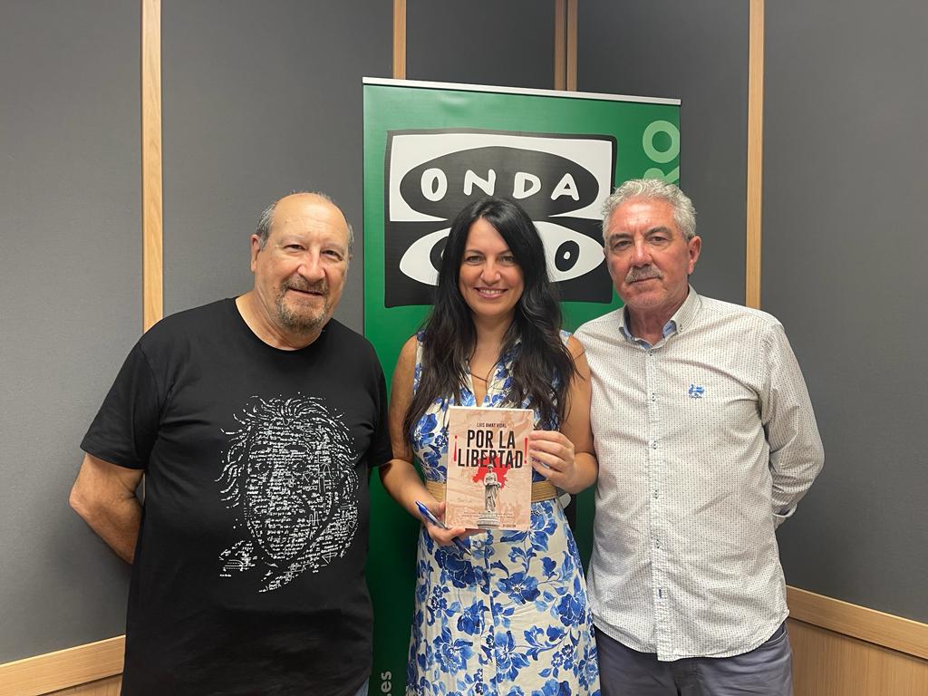 El alicantino Luis Amat presenta su primera novela sobre los 'Mártires de la Libertad' en la Casa del Libro El alicantino Luis Amat presenta su primera novela sobre los 'Mártires de la Libertad' en la Casa del Libro