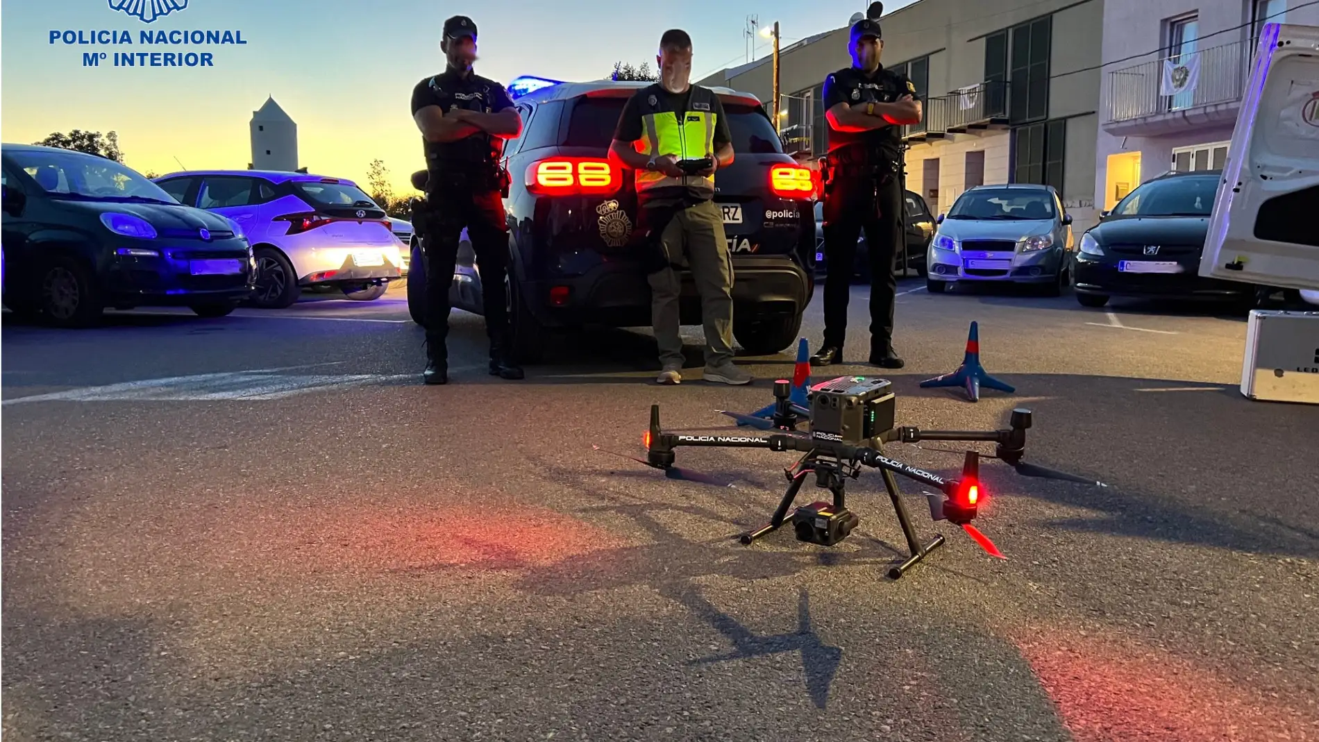 Imagen de uno de los drones empleados para velar por la seguridad de las fiestas de Maó. 