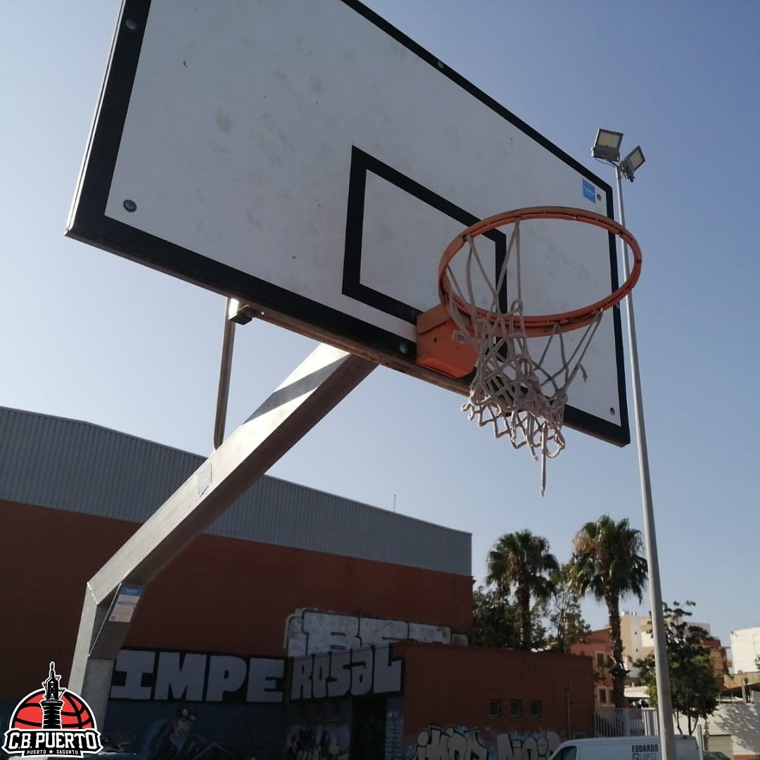 El Club de Baloncesto El Puerto denuncia el mal estado del exterior del José Veral El Club de Baloncesto El Puerto denuncia el mal estado del exterior del José Veral