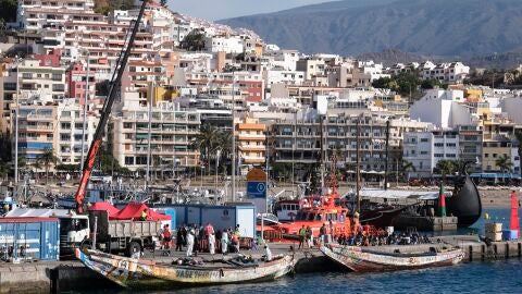 Cayucos trasladados hasta Los Cristianos, Tenerife 