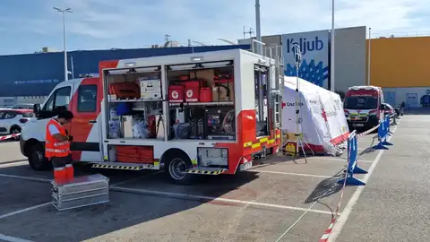 Cruz Roja exhibe ha exhibido en el centro comercial L’Aljub de Elche sus recursos de emergencia. Cruz Roja exhibe ha exhibido en el centro comercial L’Aljub de Elche sus recursos de emergencia.