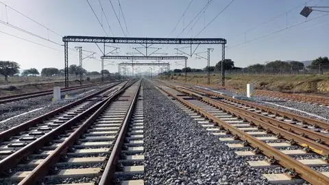 Adif realizará la próxima semana las últimas pruebas de la electrificación del tramo Plasencia-Cáceres Adif realizará la próxima semana las últimas pruebas de la electrificación del tramo Plasencia-Cáceres
