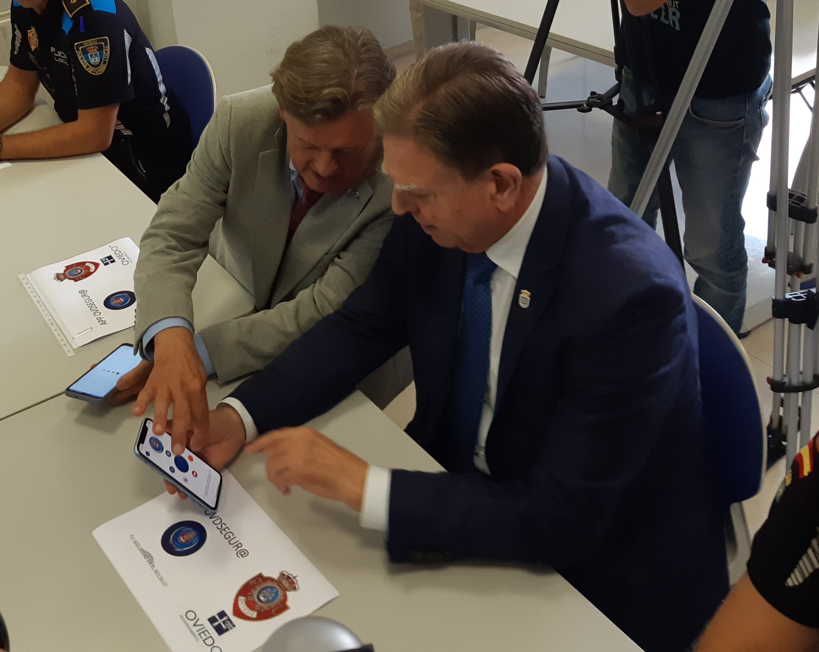 Oviedo presenta la app OVDSEGUR@, el llamado "botón del pánico" Oviedo presenta la app OVDSEGUR@, el llamado "botón del pánico"