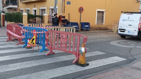 Corte de la calle Tuy de Alcal&aacute; de Henares para continuar con los trabajos tras la rotura de una tuber&iacute;a de agua