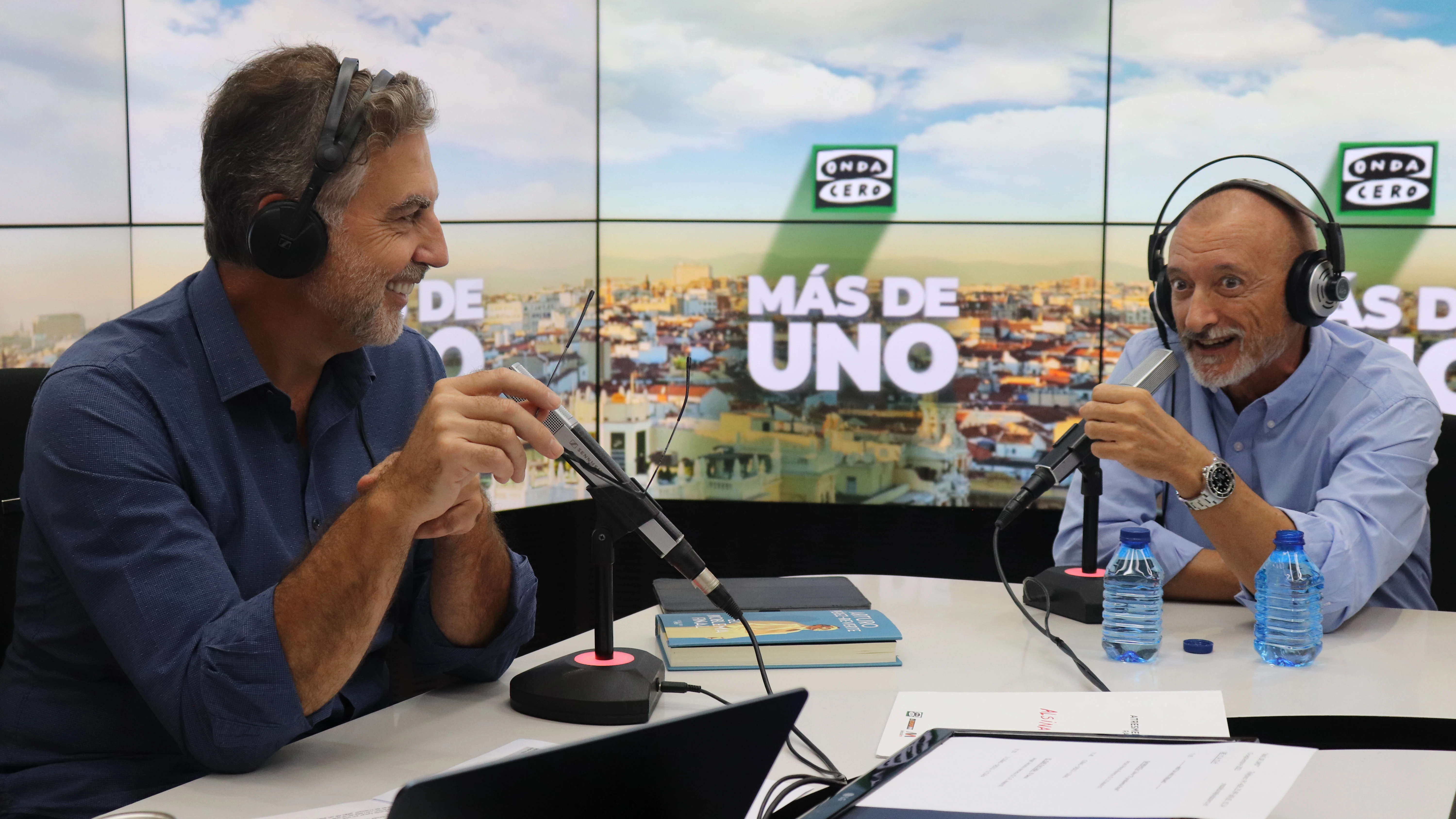Carlos Alsina y Arturo P&eacute;rez-Reverte en 'M&aacute;s de uno'