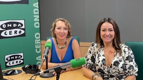 La consellera de Vivienda, Territorio y Movilidad, Marta Vidal, en los estudios de Onda Cero Mallorca, junto a Elka Dimitrova