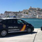 La Policía Nacional detiene en Ibiza a un individuo muy violento que acababa de robar una bicicleta, una mochila y una riñonera