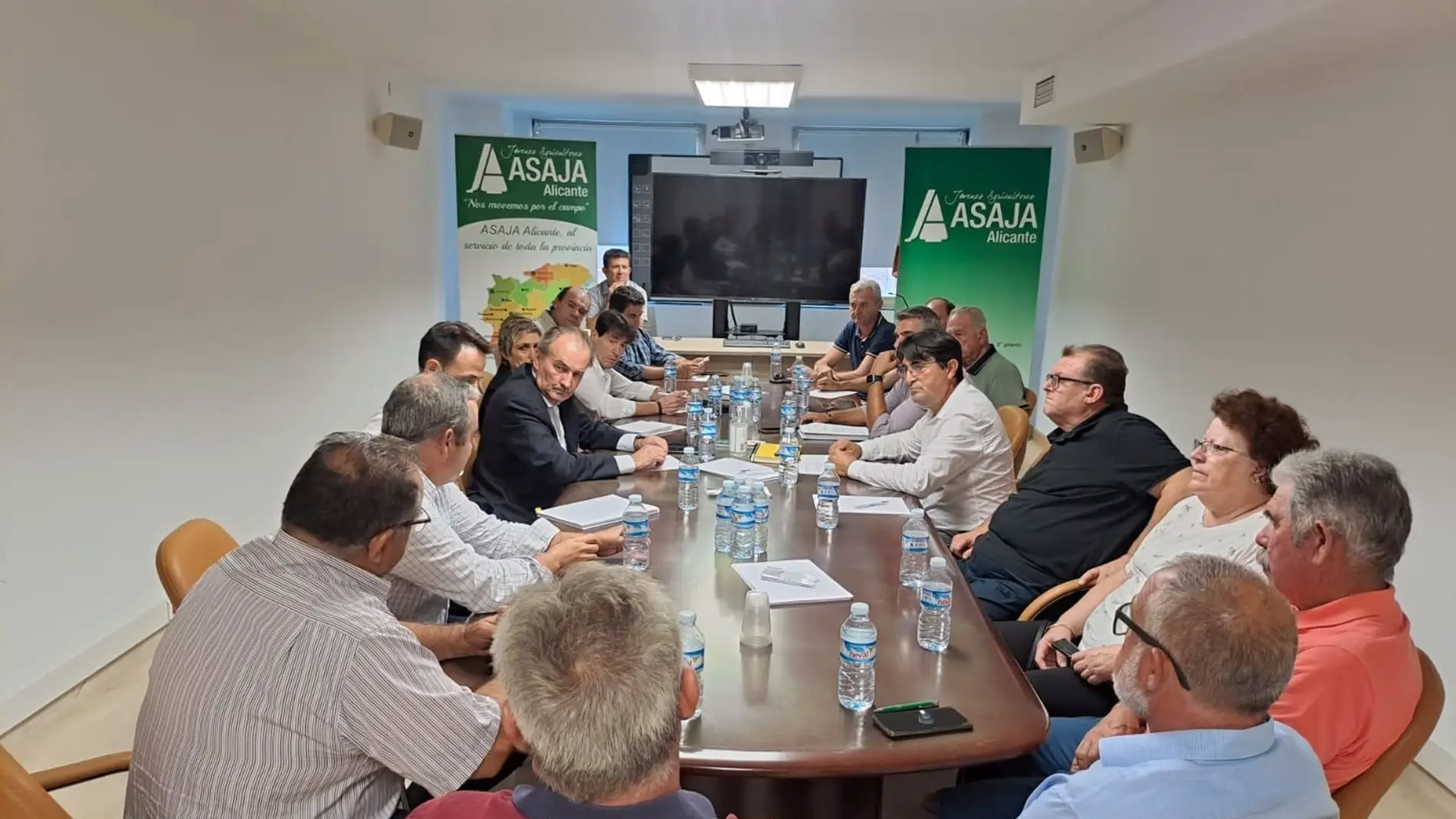 Reunión de los responsables de Asaja Alicante y el conseller de Agricultura 
