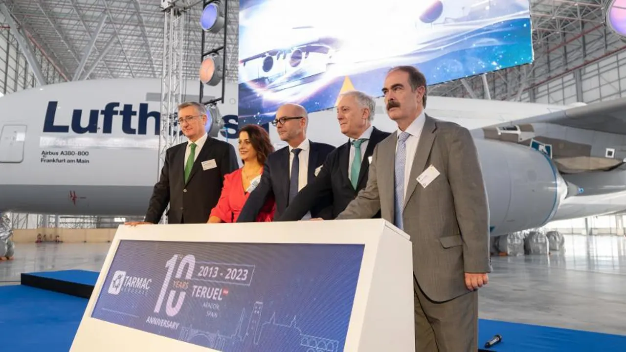Inauguración del nuevo hangar de TARMAC Aragón en el aeropuerto de Teruel