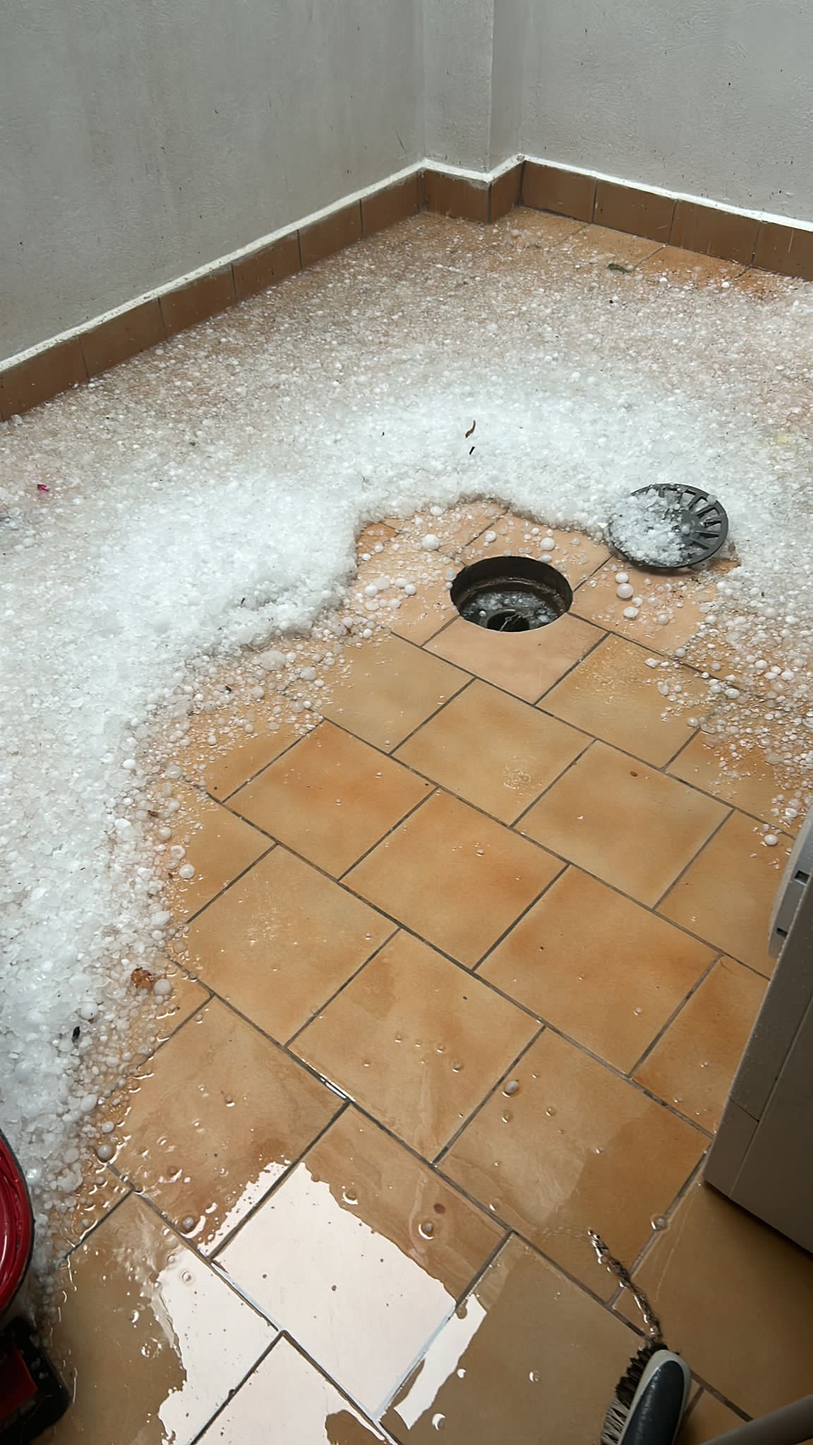 El granizo hizo acto de presencia en Alcalá del Júcar El granizo hizo acto de presencia en Alcalá del Júcar