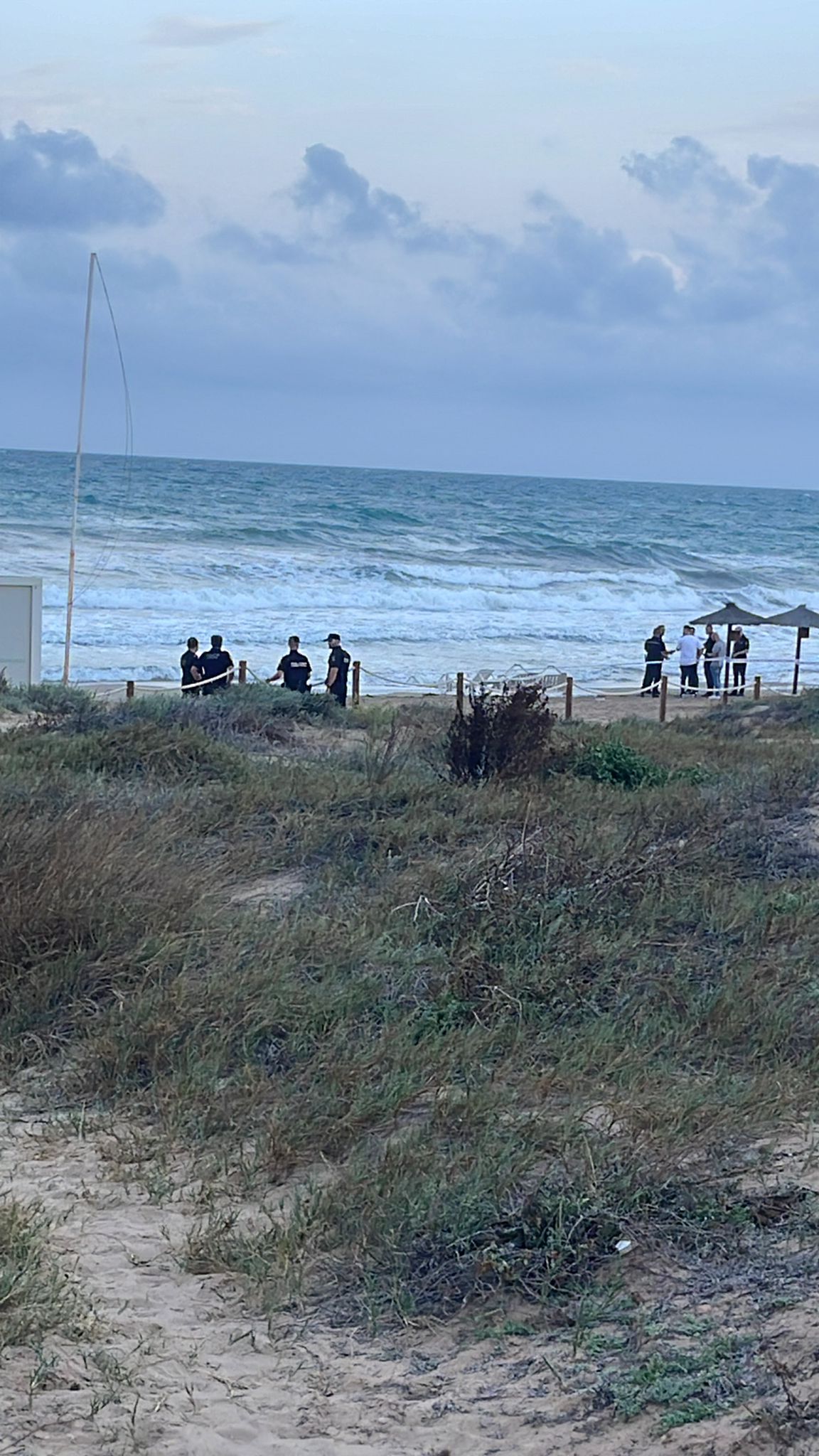 Aparece el cadáver de una mujer en avanzado estado de descomposición en la playa de Los Arenales del Sol de Elche Aparece el cadáver de una mujer en avanzado estado de descomposición en la playa de Los Arenales del Sol de Elche