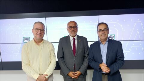 &Ograve;scar Gorgues, gerent de la Cambra de la Propietat Urbana de Barcelona, Carles Sala, Portaveu i Director de l&rsquo;&Agrave;rea Jur&iacute;dica del Col&middot;legi d&rsquo;API de Barcelona i de l&rsquo;Associaci&oacute; d&rsquo;Agents Immobiliaris de Catalunya i Lorenzo Vi&ntilde;as, president del Col&middot;legi Administradors de Finques de Barcelona-Lleida.