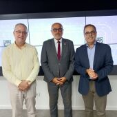 Òscar Gorgues, gerent de la Cambra de la Propietat Urbana de Barcelona, Carles Sala, Portaveu i Director de l’Àrea Jurídica del Col·legi d’API de Barcelona i de l’Associació d’Agents Immobiliaris de Catalunya i Lorenzo Viñas, president del Col·legi Administradors de Finques de Barcelona-Lleida.