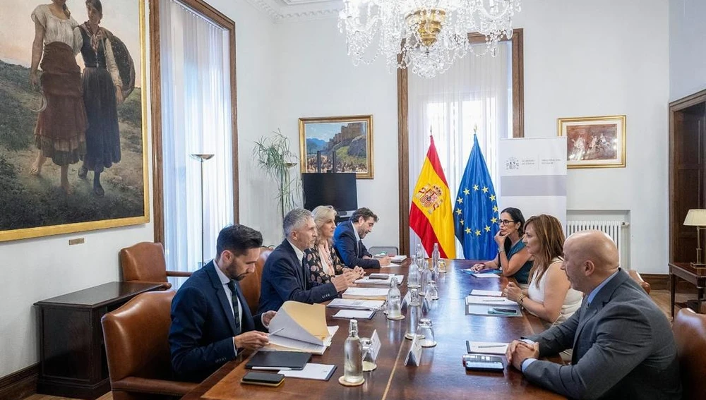 Nieves Lady Barreto (Gobierno de Canarias) y Fernando Grande Marlaska (Ministro del Interior)