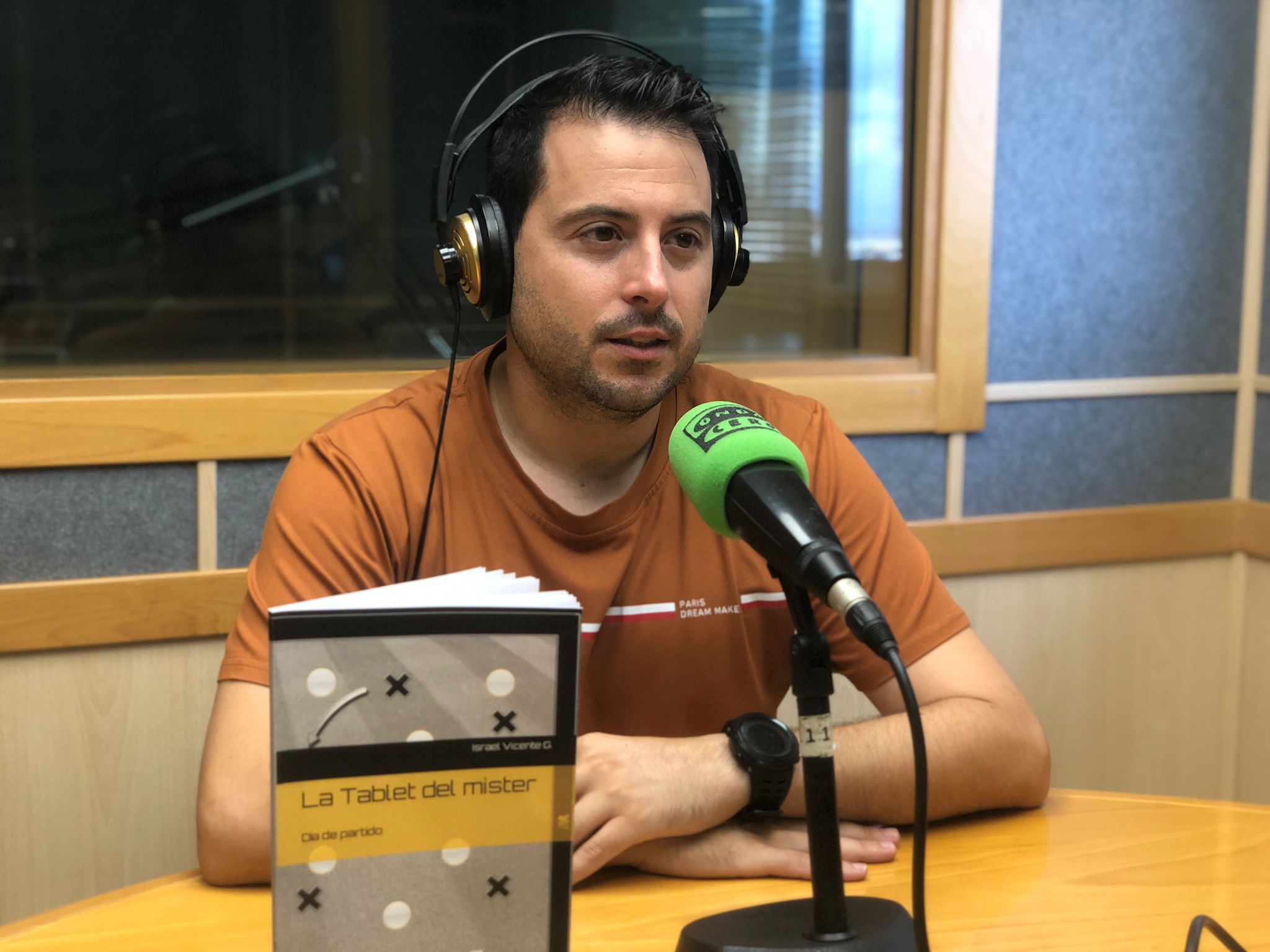 Israel Vicente presenta su libro: 'La Tablet del mister: Dia de partido' Israel Vicente presenta su libro: 'La Tablet del mister: Dia de partido'