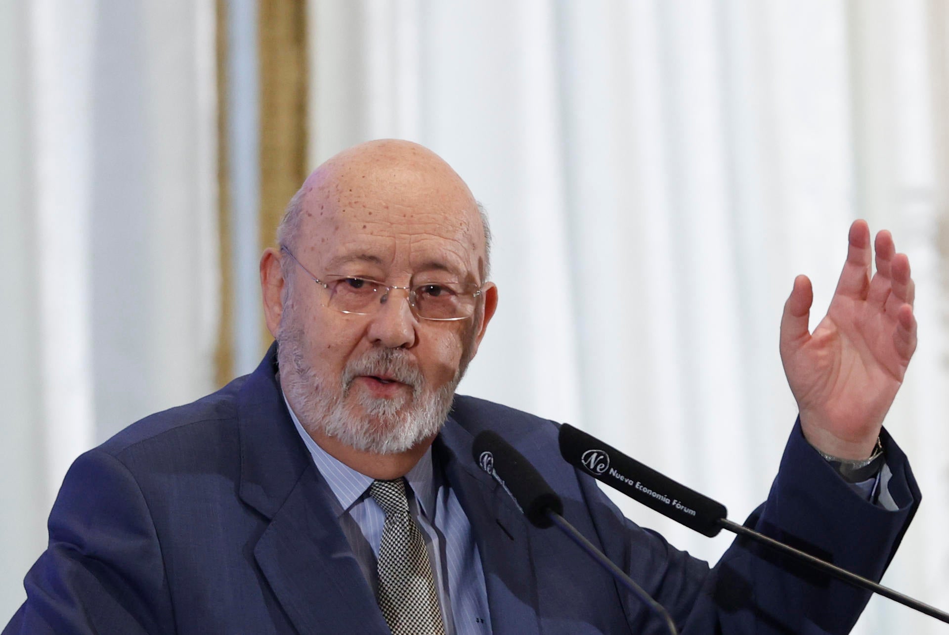 El PP pide a la JEC que sancione a Tezanos por los 'trackings' sobre las generales El PP pide a la JEC que sancione a Tezanos por los 'trackings' sobre las generales