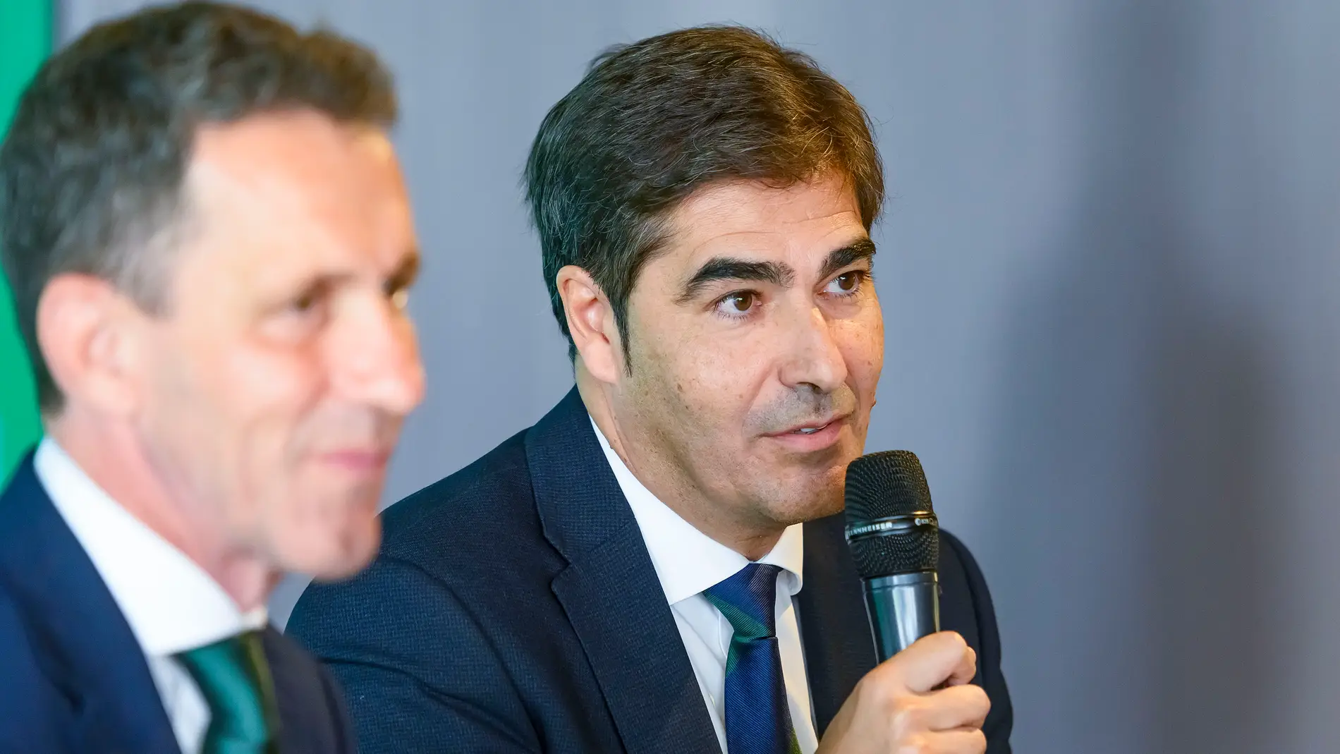 El presidente del Betis, Ángel Haro, junto a Ramón Planes, director deportivo.