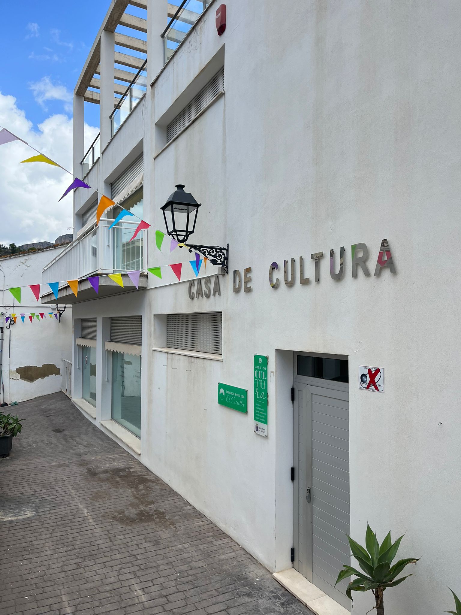Bolulla instala 12 nuevas placas solares en la Casa de Cultura Bolulla instala 12 nuevas placas solares en la Casa de Cultura
