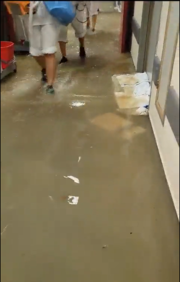 La rotura de una tubería en el Metro de Madrid inunda las Urgencias del Hospital La Paz La rotura de una tubería en el Metro de Madrid inunda las Urgencias del Hospital La Paz