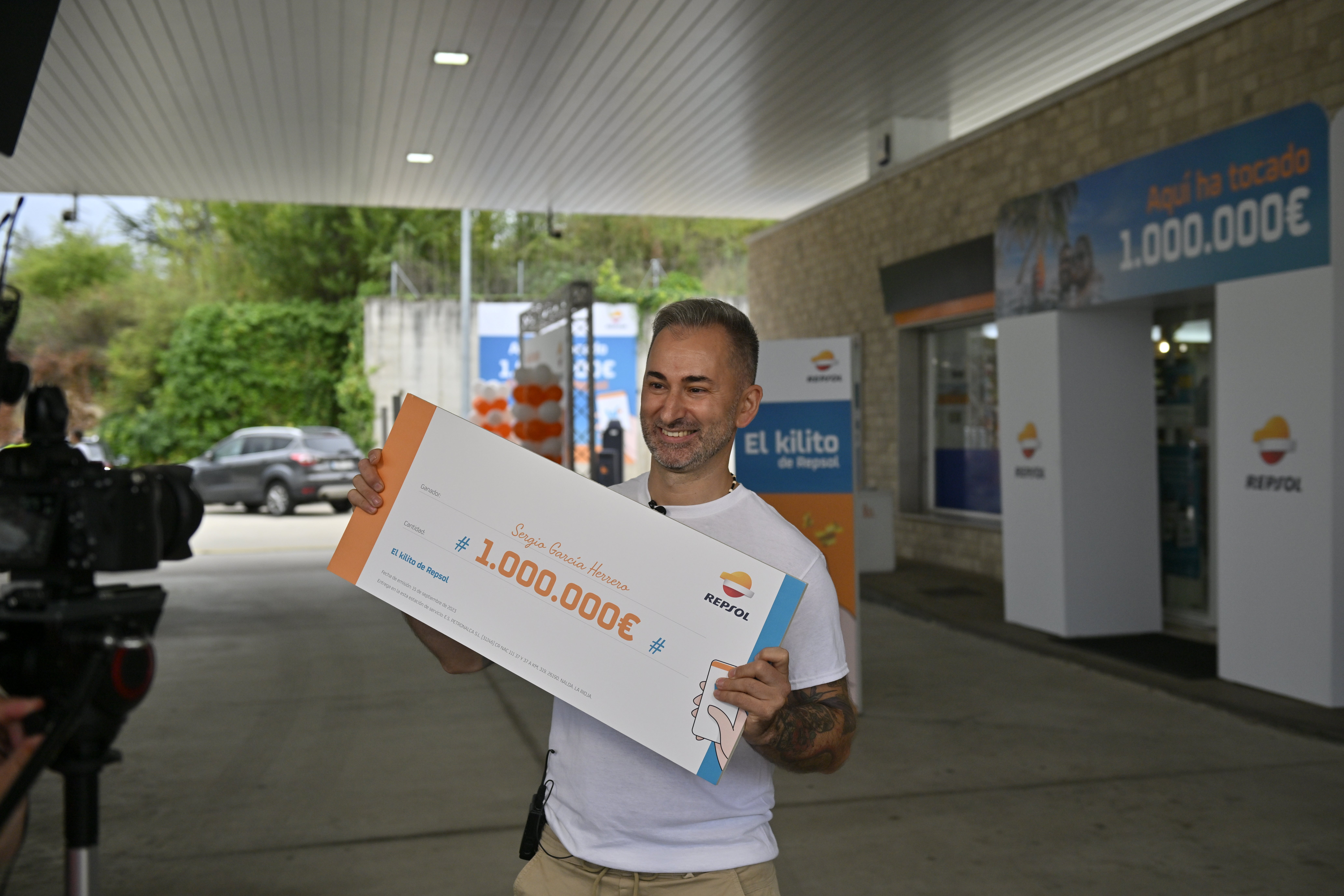 Un logroñés gana un millón de euros por repostar en Repsol Un logroñés gana un millón de euros por repostar en Repsol