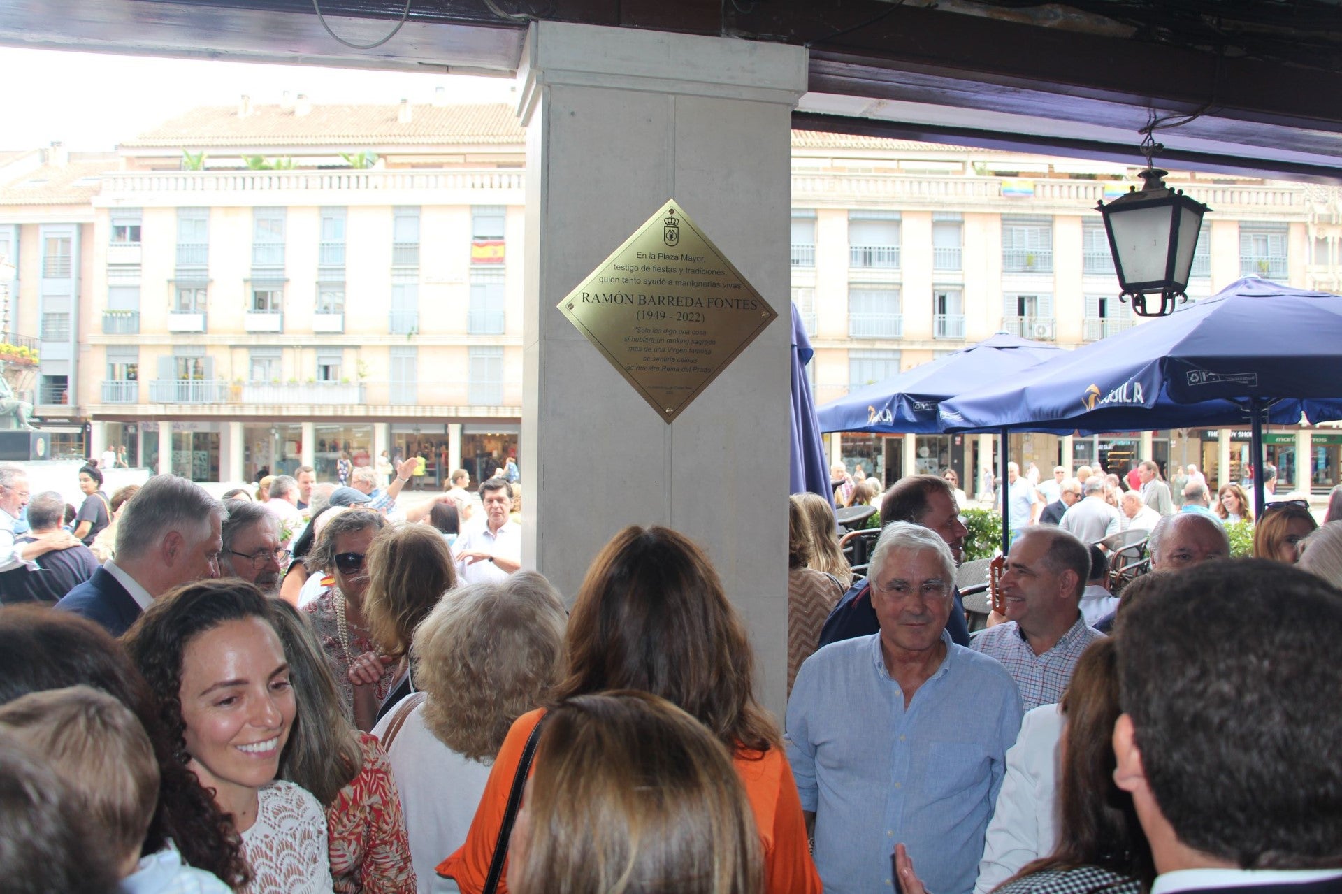 Placa conmemorativa en la Plaza Mayor en recuerdo a Ramón Barreda Placa conmemorativa en la Plaza Mayor en recuerdo a Ramón Barreda