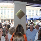 Placa instalada en la Plaza Mayor en homenaje a Ramón Barreda Placa instalada en la Plaza Mayor en homenaje a Ramón Barreda
