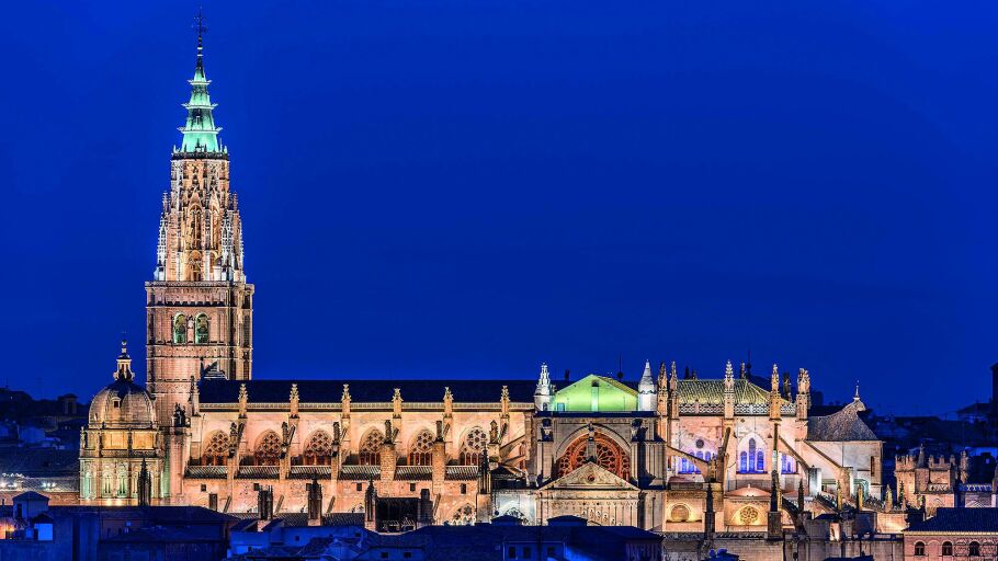Vista nocturna de la catedral de Toledo