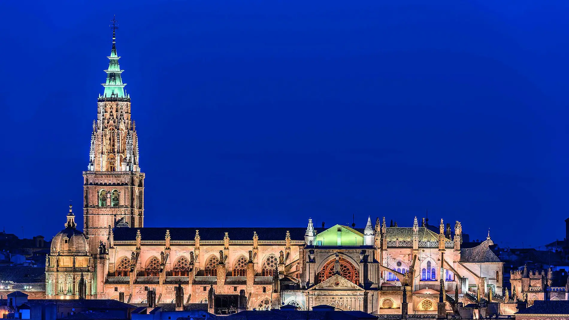 Vista nocturna de la catedral de Toledo