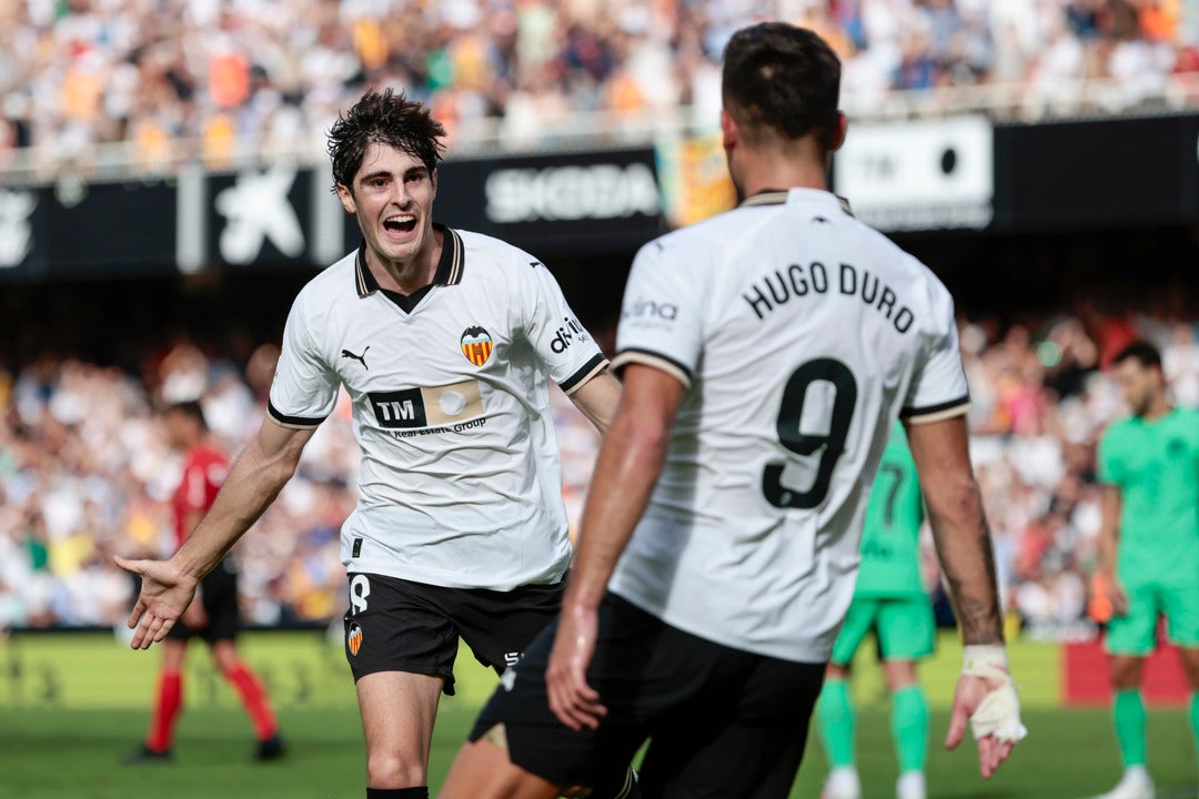 El Valencia tumba en Mestalla a un Atlético hasta ahora invicto El Valencia tumba en Mestalla a un Atlético hasta ahora invicto