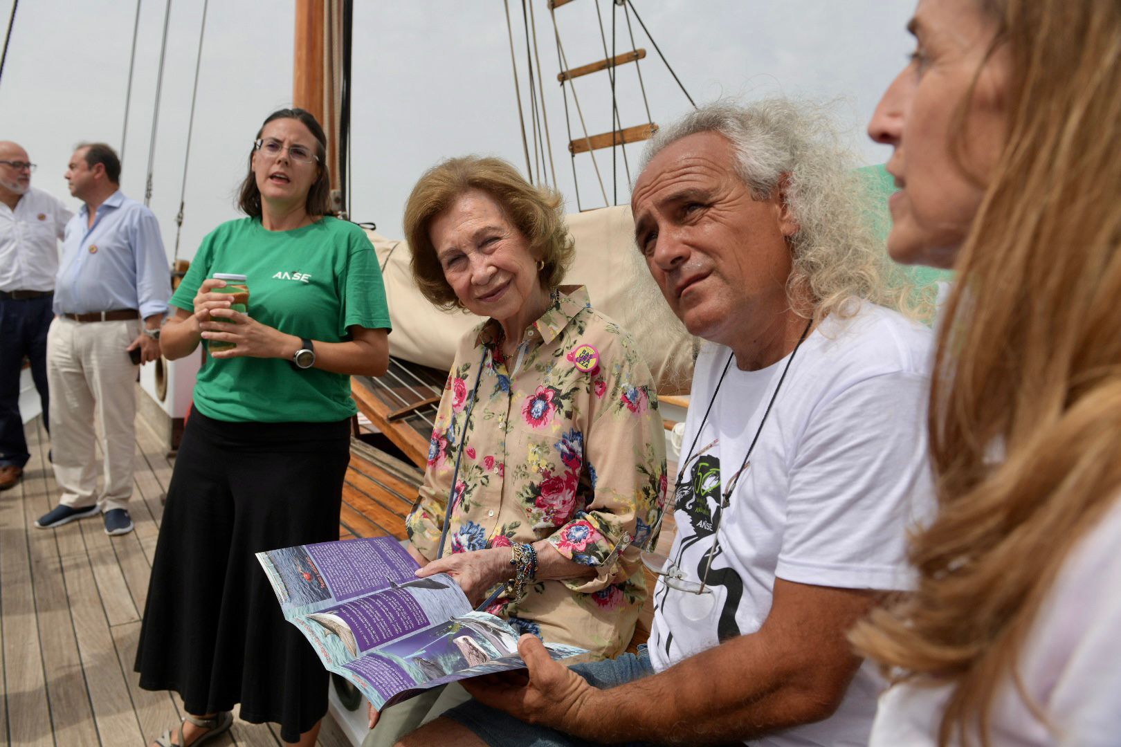 S.M. la Reina Sofía ayuda a limpiar playas en la Región de Murcia con el proyecto Libera S.M. la Reina Sofía ayuda a limpiar playas en la Región de Murcia con el proyecto Libera