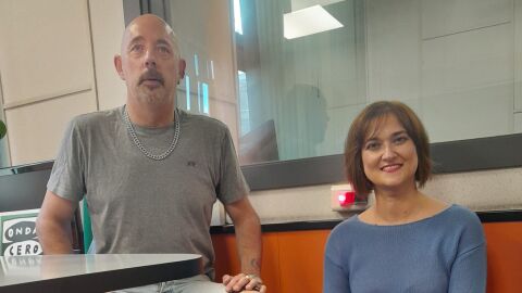 Antonio es ciego. Carmen tiene una deficiencia visual grave