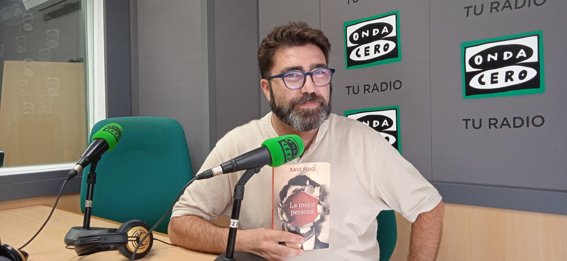 Llibrería Ali i Truc recomienda: 'La mejor persona', una novela epistolar escrita por Xavi Puig Llibrería Ali i Truc recomienda: 'La mejor persona', una novela epistolar escrita por Xavi Puig