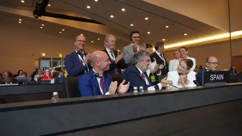 En primera línea, el presidente del Consell de Menorca, Adolfo Vilafranca; el embajador de España ante la UNESCO, José Manuel Rodríguez Uribes; y la presidenta del Govern, Marga Prohens; durante la 45 sesión del Comité del Patrimonio Mundial de la Unesco En primera línea, el presidente del Consell de Menorca, Adolfo Vilafranca; el embajador de España ante la UNESCO, José Manuel Rodríguez Uribes; y la presidenta del Govern, Marga Prohens; durante la 45 sesión del Comité del Patrimonio Mundial de la Unesco