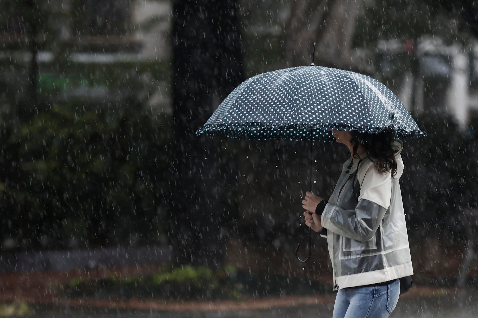 Las temperaturas bajan este lunes en el que disminuirá la inestabilidad con lluvias menos intensas Las temperaturas bajan este lunes en el que disminuirá la inestabilidad con lluvias menos intensas