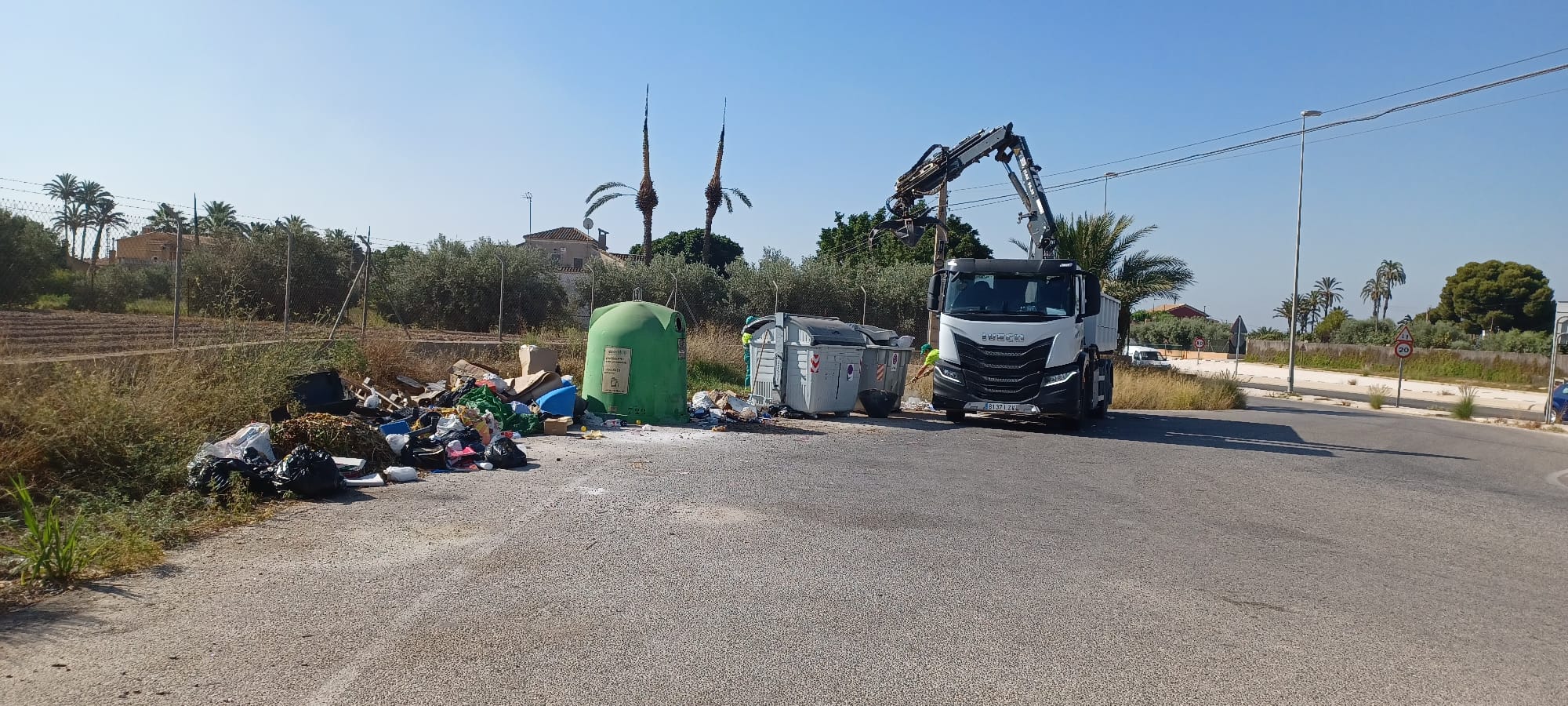 Elche estudia incrementar la cuantía de las sanciones por vertidos de escombros, restos de poda y enseres Elche estudia incrementar la cuantía de las sanciones por vertidos de escombros, restos de poda y enseres