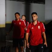 El Real Murcia en un desplazamiento. Dani Vega y Pedro León al frente de la expedición. Septiembre 2023