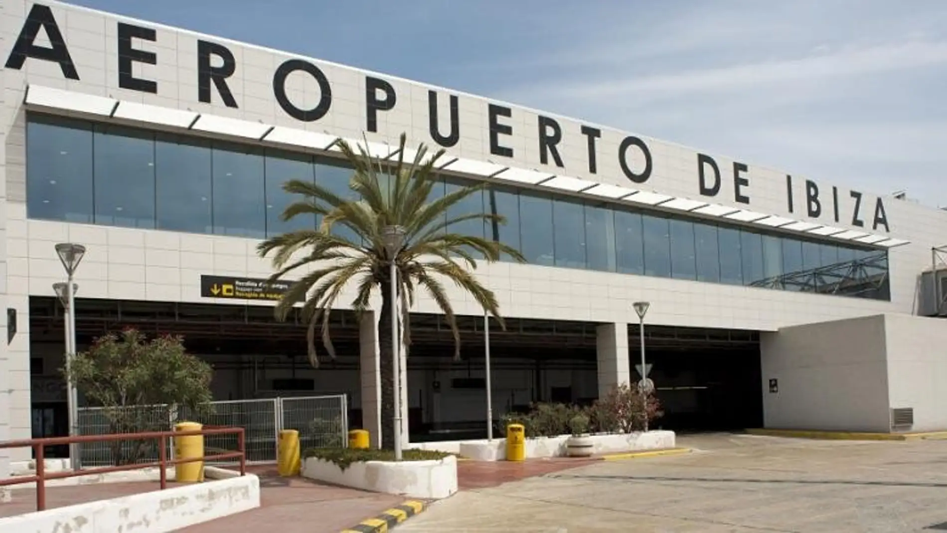 Aplazan el partido del CF Nucía vs Formentera por un accidente en el Aeropuerto de Ibiza
