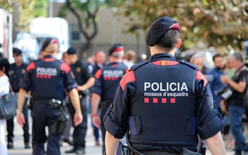 El PSOE cree "necesaria" la presencia de Mossos en las fronteras El PSOE cree "necesaria" la presencia de Mossos en las fronteras