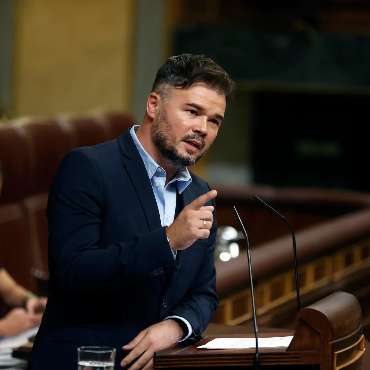 Gabriel Rufián rechaza las críticas al gasto en la traducción simultánea cuando "la bandera de Colón costó 400.000 euros" | Onda Cero Radio