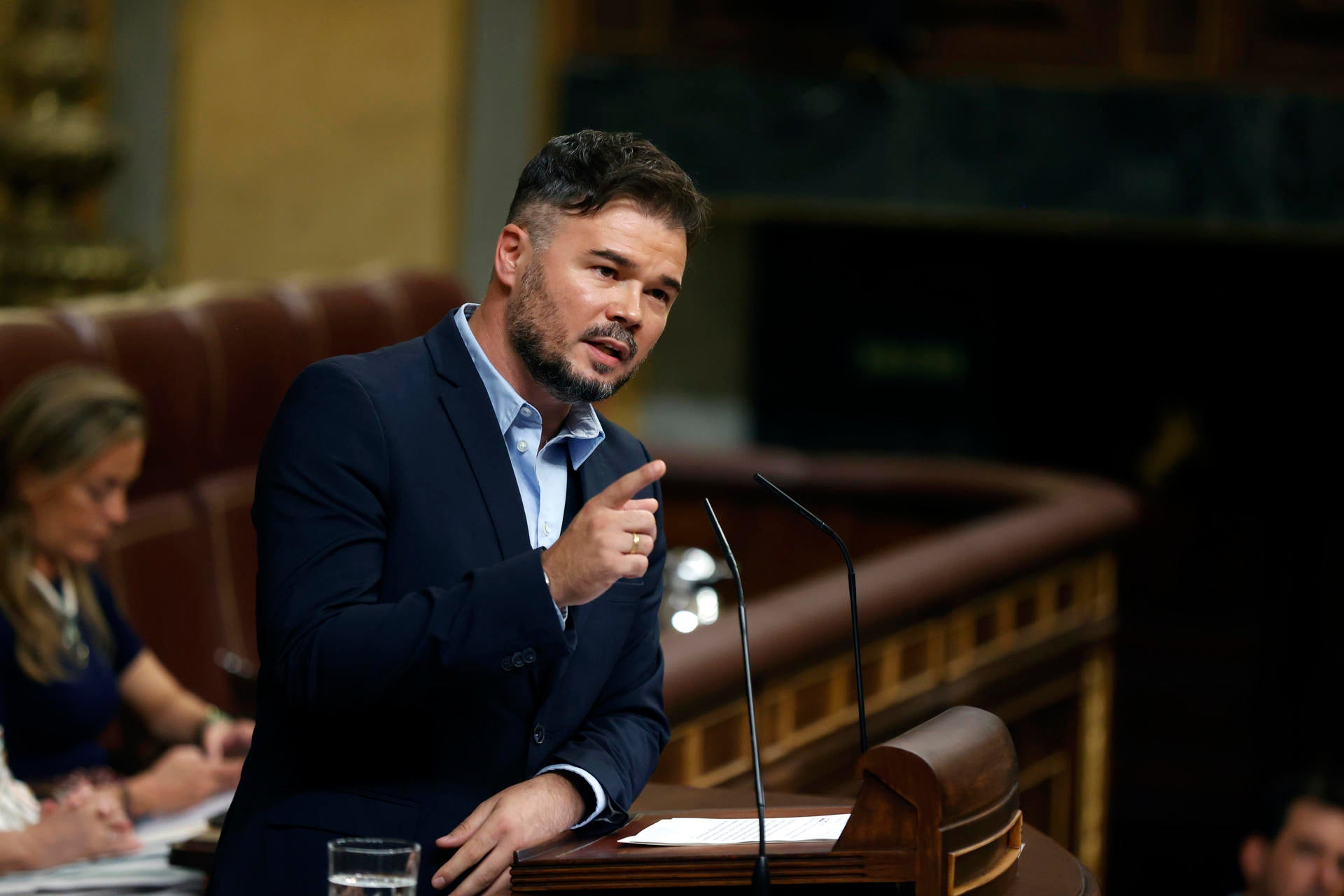 Izquierda Unida arremete contra Rufián por sus declaraciones sobre la Selección: "Lo de la xenofobia parece que no es sólo cosa de Vox" Izquierda Unida arremete contra Rufián por sus declaraciones sobre la Selección: "Lo de la xenofobia parece que no es sólo cosa de Vox"