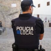 La Policía Local de Ibiza denuncia a cinco taxis por aplicar una tarifa incorrecta y cobrar un suplemento ilegal 