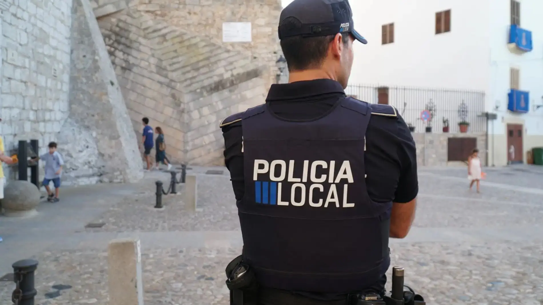 La Policía Local de Ibiza denuncia a cinco taxis por aplicar una tarifa incorrecta y cobrar un suplemento ilegal 