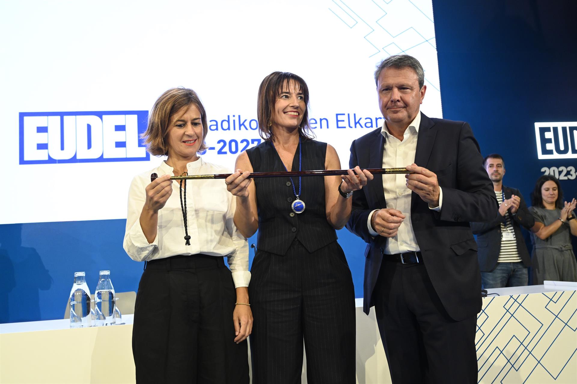 Esther Apraiz, alcaldesa de Derio, ratificada como nueva presidenta de EUDEL, tras el pacto entre PNV, EH Bildu y PSE Esther Apraiz, alcaldesa de Derio, ratificada como nueva presidenta de EUDEL, tras el pacto entre PNV, EH Bildu y PSE